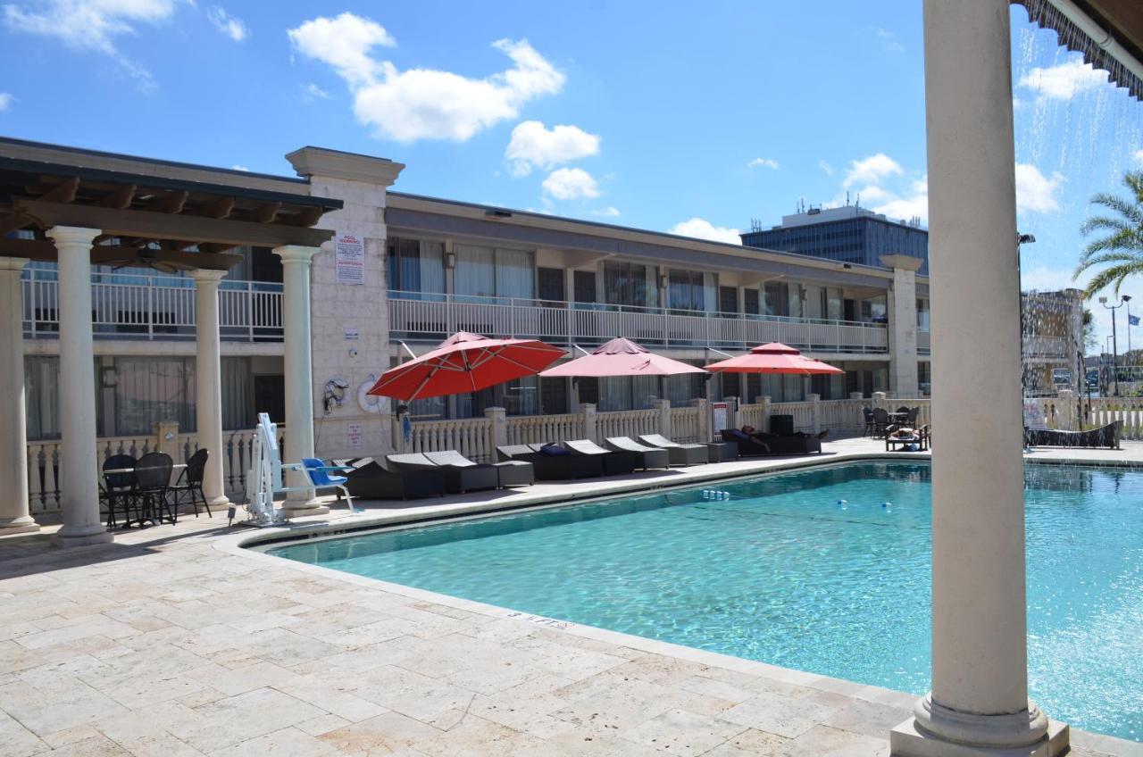 Quality Inn And Conference Center Tampa-Brandon Heartland Eksteriør billede