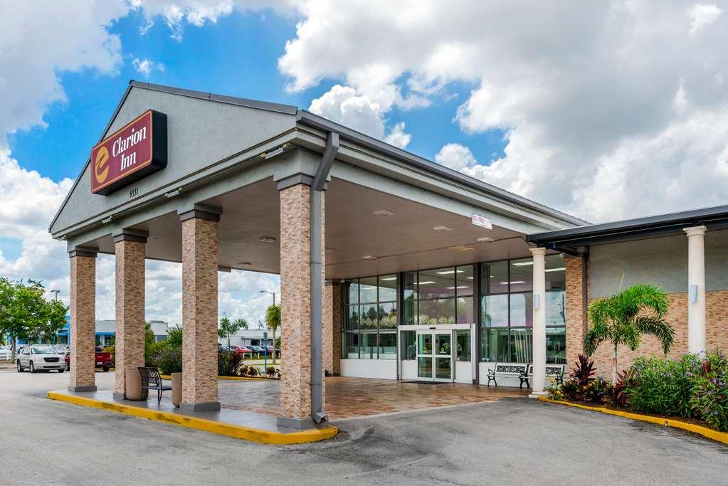 Quality Inn And Conference Center Tampa-Brandon Heartland Eksteriør billede