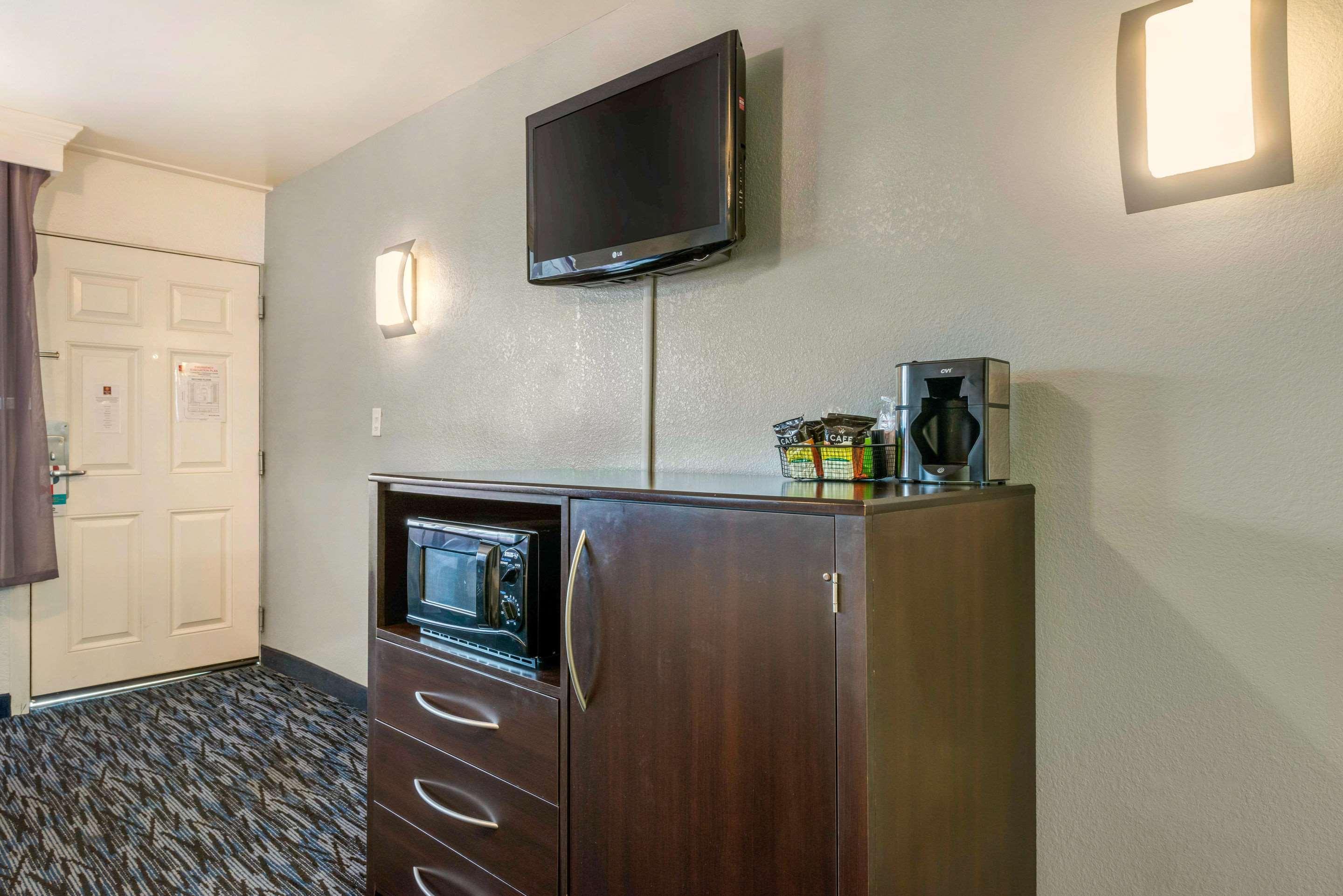 Quality Inn And Conference Center Tampa-Brandon Heartland Eksteriør billede