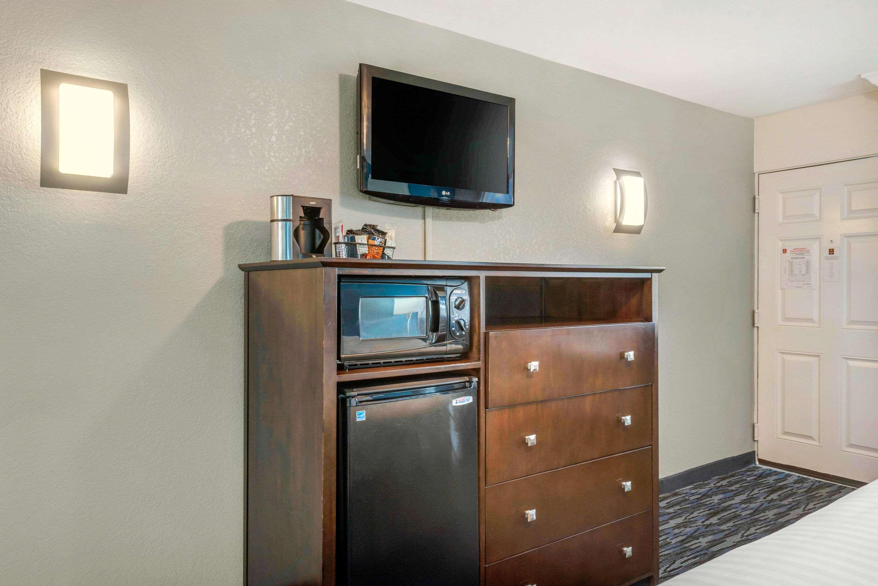 Quality Inn And Conference Center Tampa-Brandon Heartland Eksteriør billede