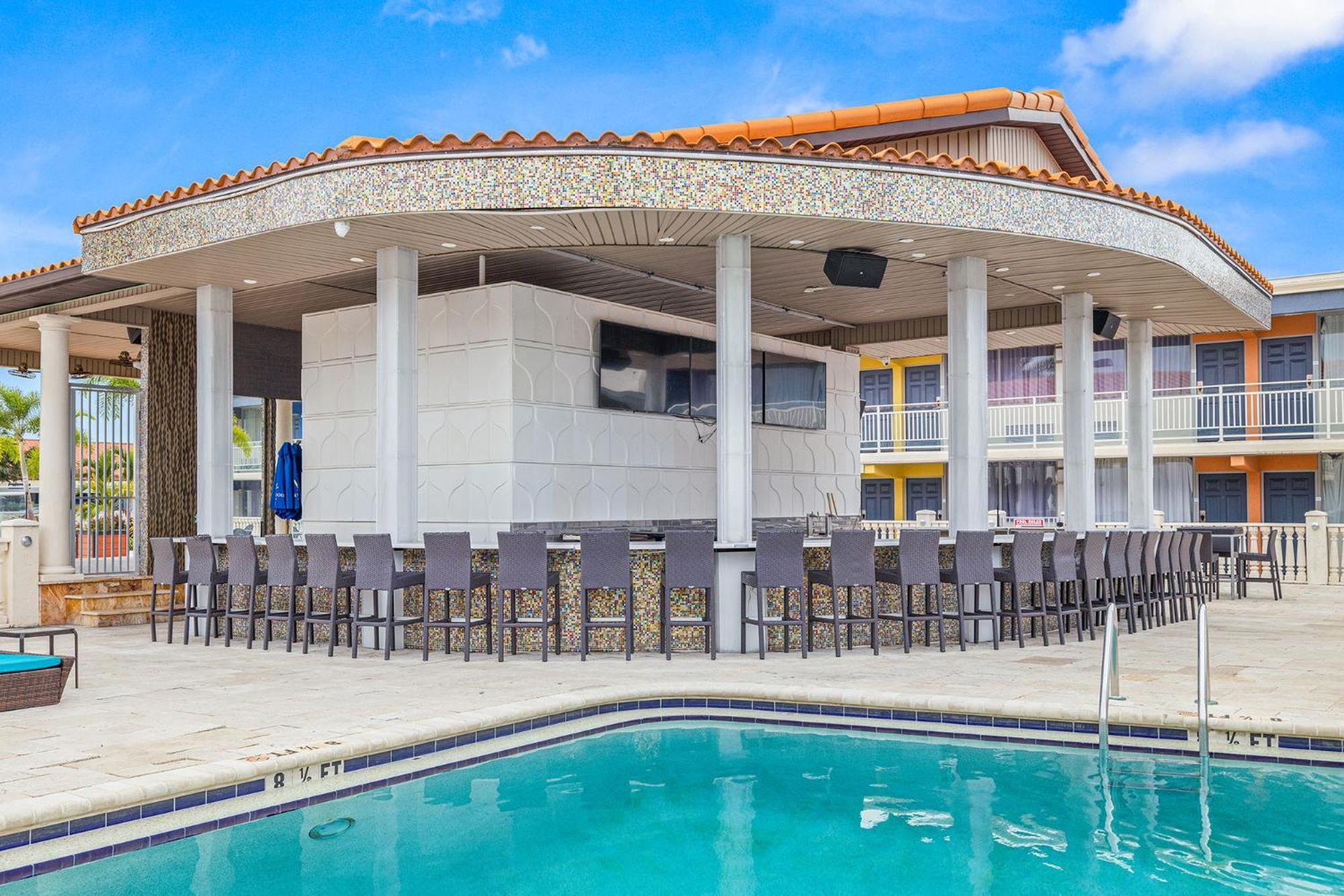 Quality Inn And Conference Center Tampa-Brandon Heartland Eksteriør billede