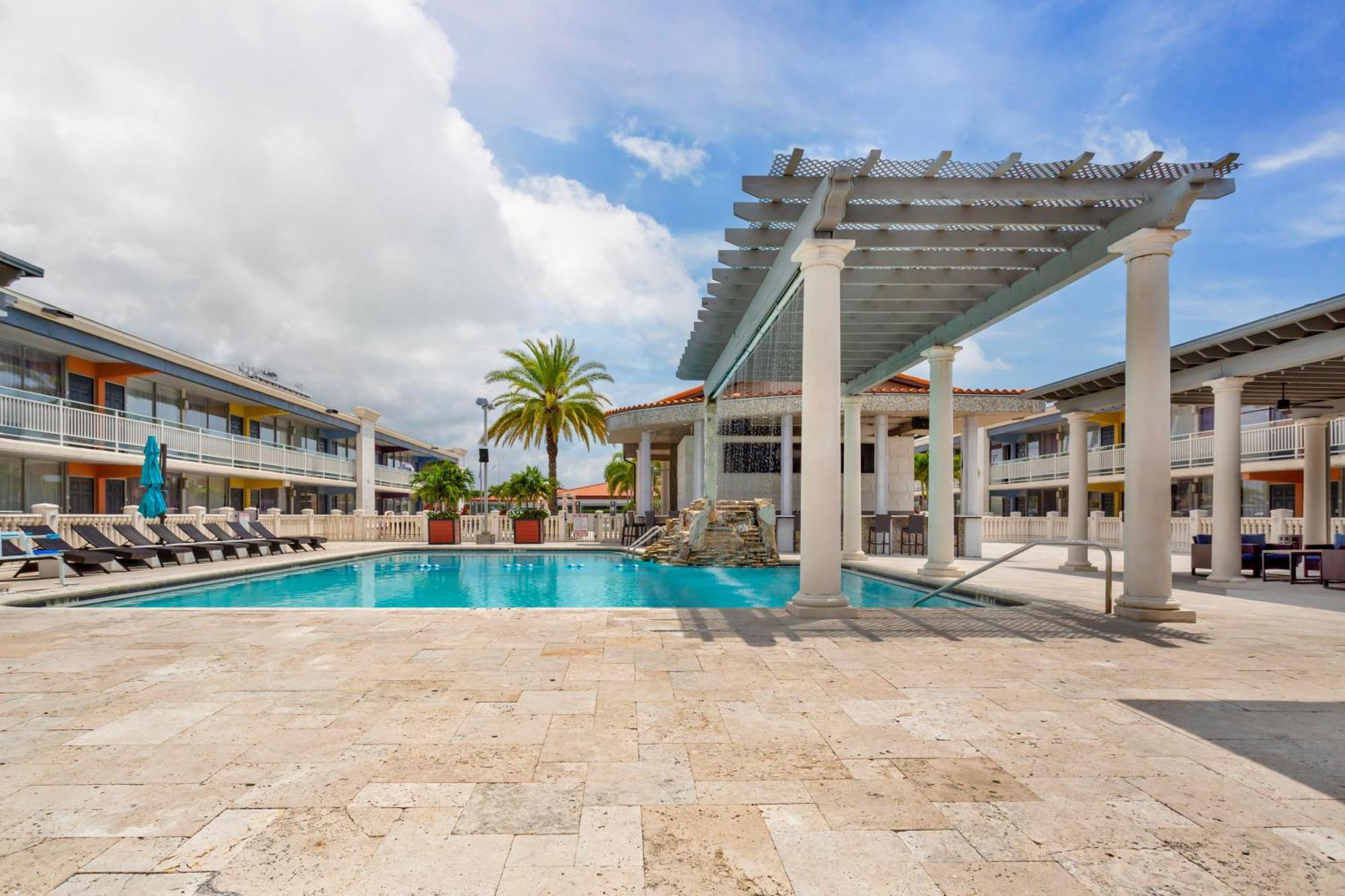 Quality Inn And Conference Center Tampa-Brandon Heartland Eksteriør billede
