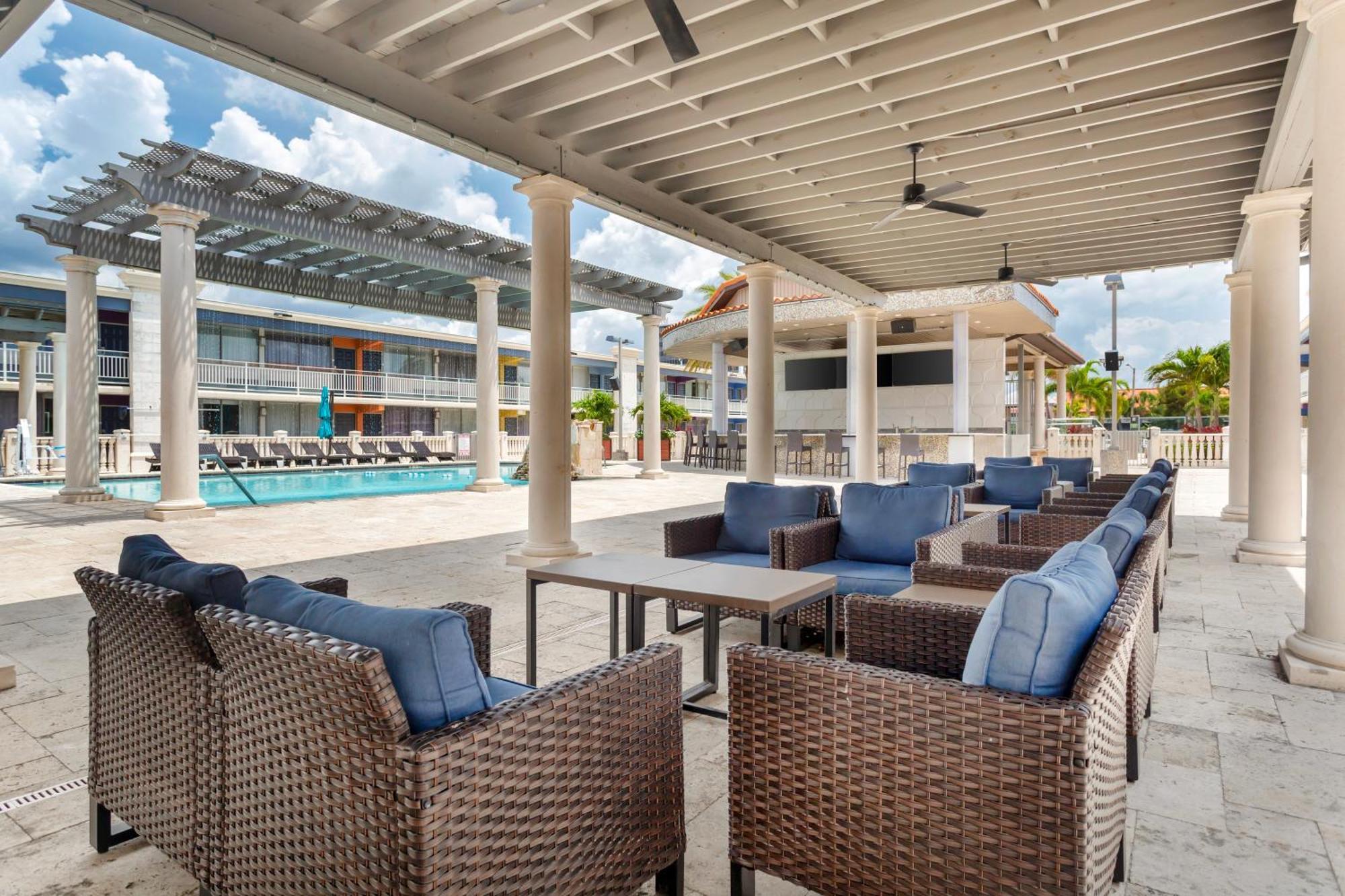Quality Inn And Conference Center Tampa-Brandon Heartland Eksteriør billede