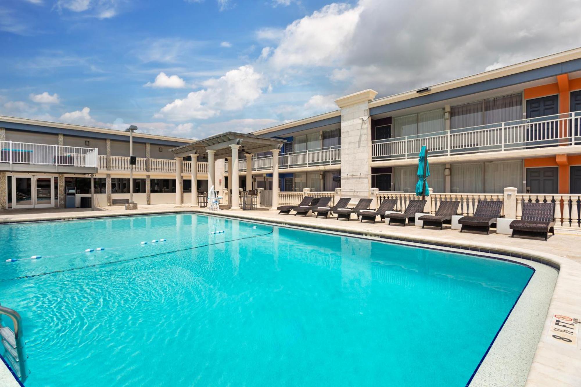 Quality Inn And Conference Center Tampa-Brandon Heartland Eksteriør billede